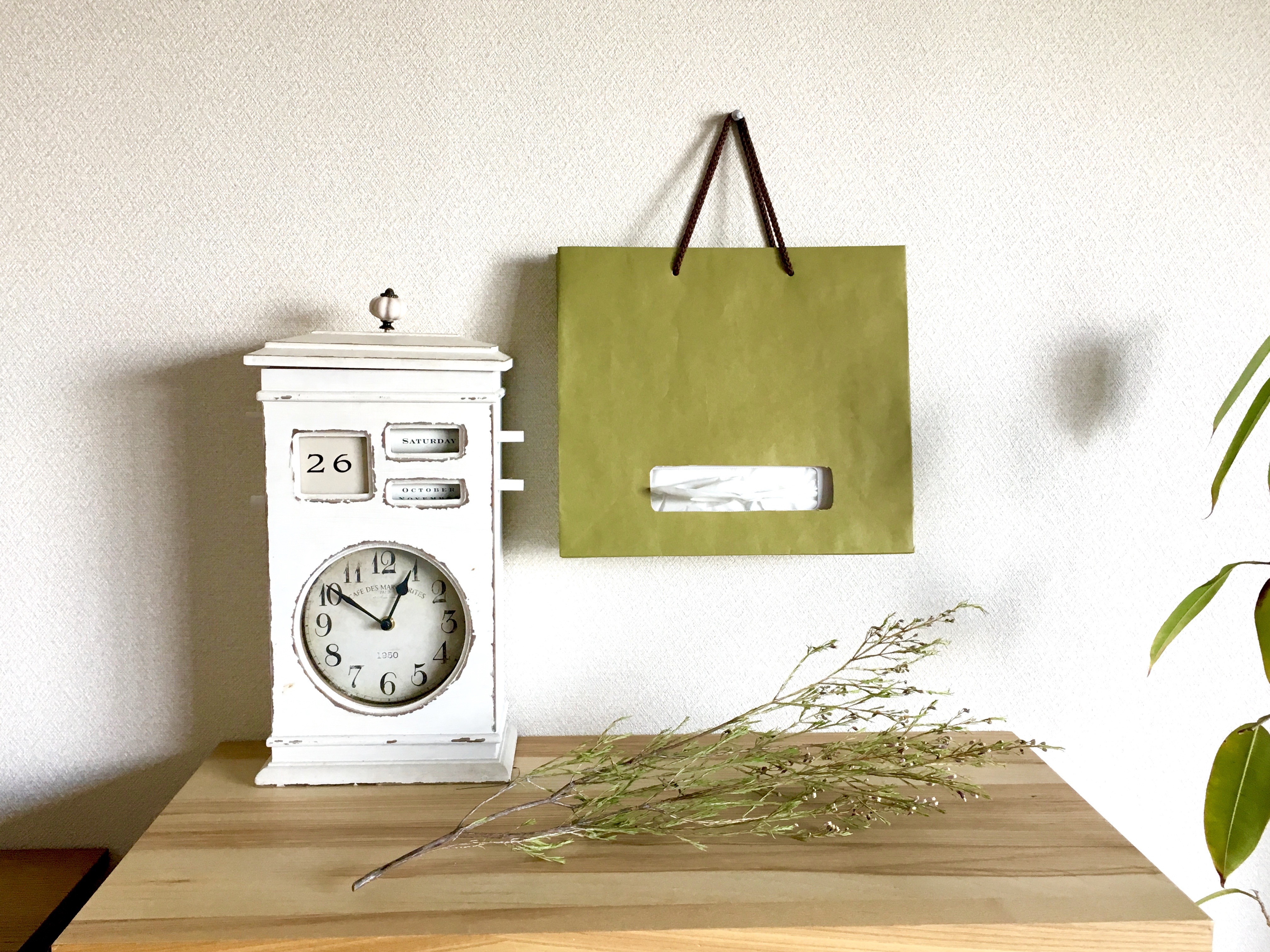 収納ポケット付きティッシュカバー ウォールポケット 壁掛け 通販 収納 ポケット ティッシュケース 吊り下げ レターラック 状差し ティッシュカバー吊り下げ収納 小物入れ おしゃれ 高級感 合皮 レザー調 フェイクレザー HABITER アビテ MONTECHIC モンテシック LR-609