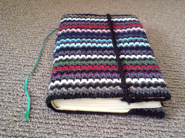 かぎ針で簡単に編めるニットのブックカバーKNIT LABO BLOG