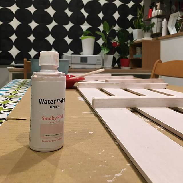 セリアで売っているブリキ缶をヴィンテージ塗装してみました😆 ダイソーのメタリックペイントに色を混ぜて塗装しています！ プライマーも使いましたが金属用の 塗料ではないので少し剥がれやすいかも。セリアセリアdiyヴィンテージ塗装ダイソー塗料キャンプギア