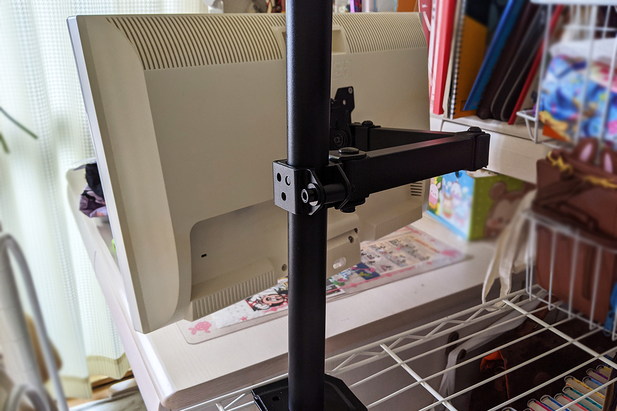 エルゴトロンLXをメタルラックのポールにつけてみた モニターアーム、ホームエレクター、棚板、モニター台、PCモニター、ディスプレイ、マルチモニター 、2画面、25mm、ergotron、27インチ、太くする、スチールラック、ルミナス- Travel Kurarin