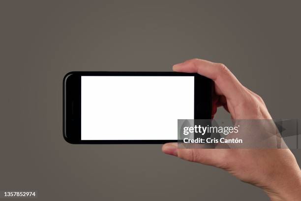 スマホ 横持ち」の6.6万点のロイヤリティフリー画像、写真素材、絵Shutterstock