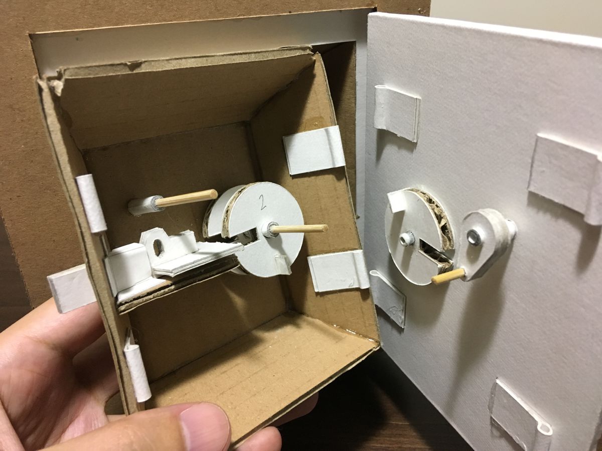 楽天市場2点までメール便も可能 ウゴック 猫の貯金箱動く ペーパークラフト 手作り 段ボール 工作 組立式 工作キット キャット 猫 貯金箱小学生 夏休み 冬休み 宿題 課題 自由研究 おもちゃ 玩具 子ども会 イベントB-3339_016656: はぴキャラ