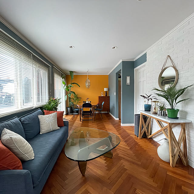 オレンジに合う色は7色！相性のいい色と組み合わせるおしゃれコーデ術を紹介 – lamireラミレ