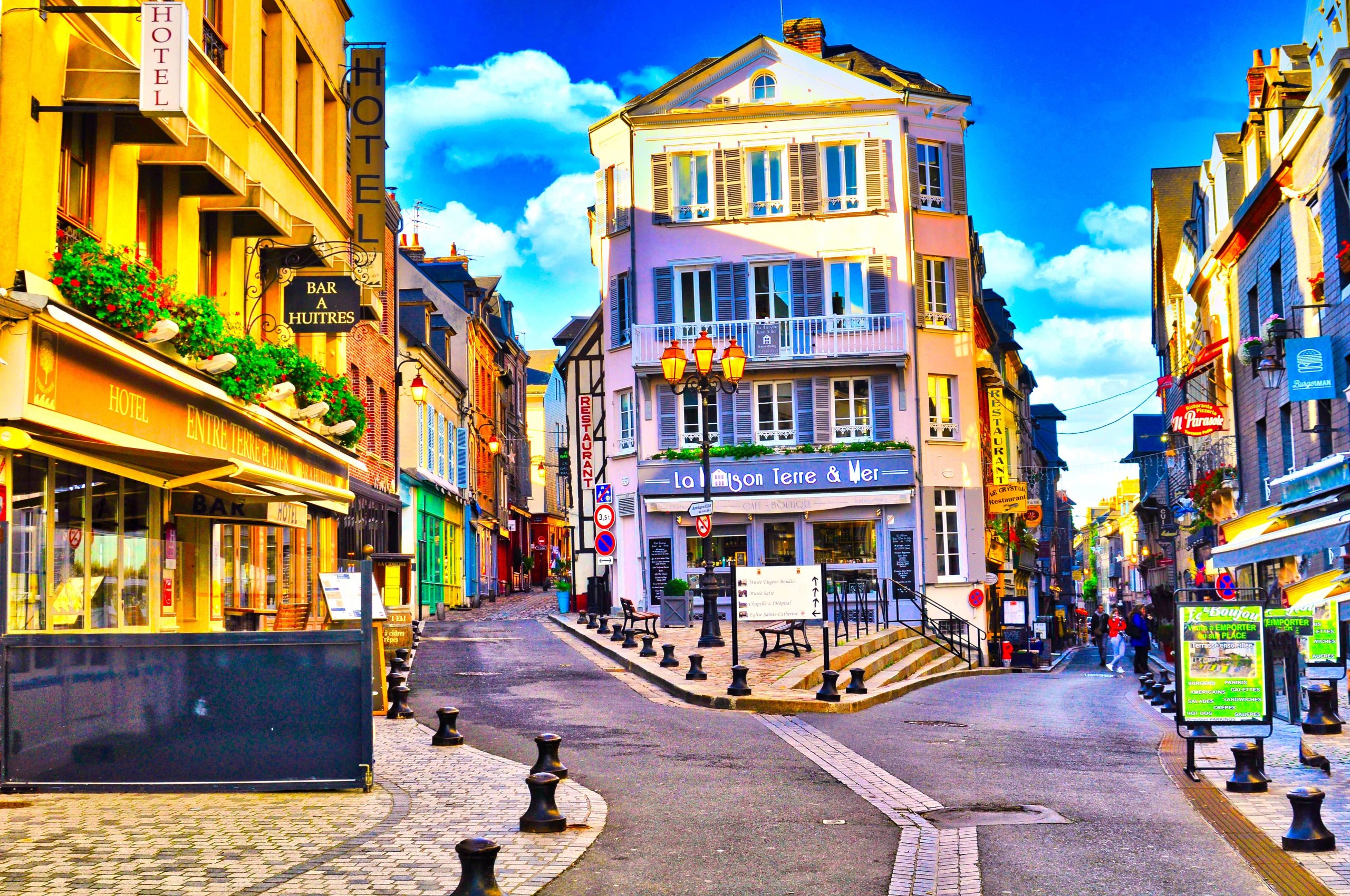 明日旅行でも間にあう！ フランス語フレーズ集📚 ずっと前から行きたかった憧れのフランス🇫🇷 全力で楽しみたいなら、これだけでもフランス語覚えていってー！全部は難しければ、あいさつとお礼だけは しっかりフランス語で言ってね。 Bonjour ! と言われたら Bonjour