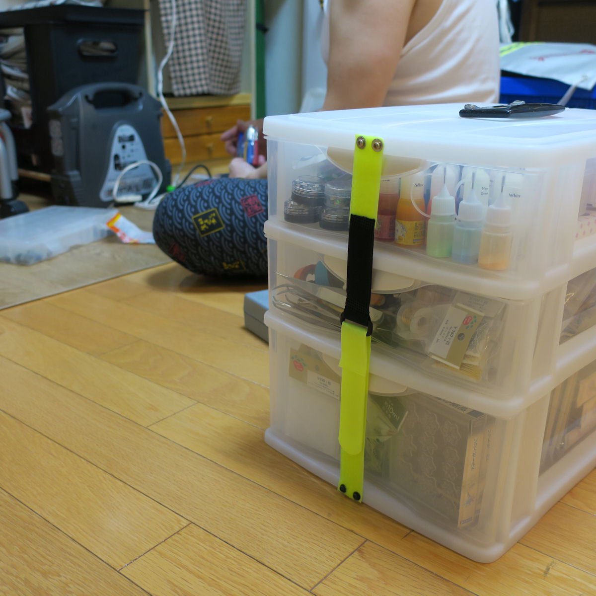 重くて持ち運びにくいICカードケースです。材料樹脂粘土レジンicカードケースporikohandmadefoodsampleハンドメイドフェイクスイーツスイーツデコナッツごろごろ美味しそうだけど食べられない重いよ一部作品はSTORES で販売中