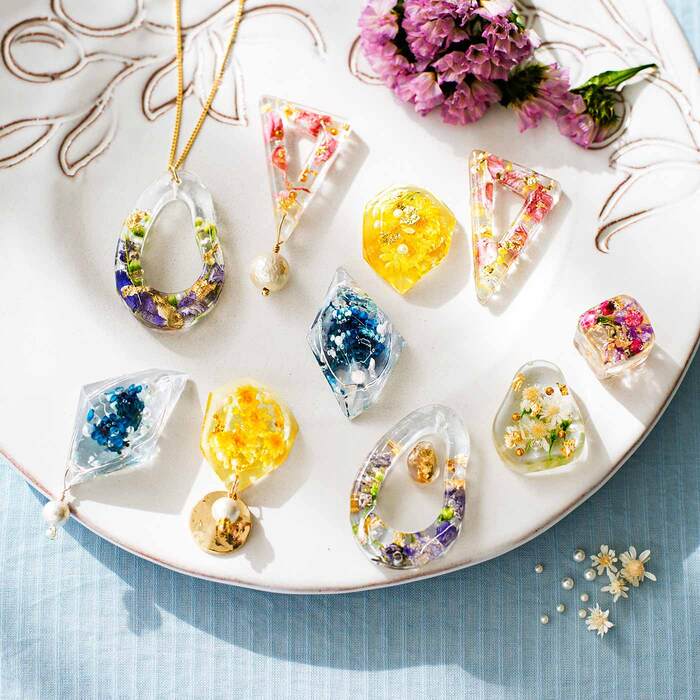 初心者向け簡単作り方レシピあり！レジンでハンドメイドアクセサリーを作ろう - 暮らしエイト ハウスコム