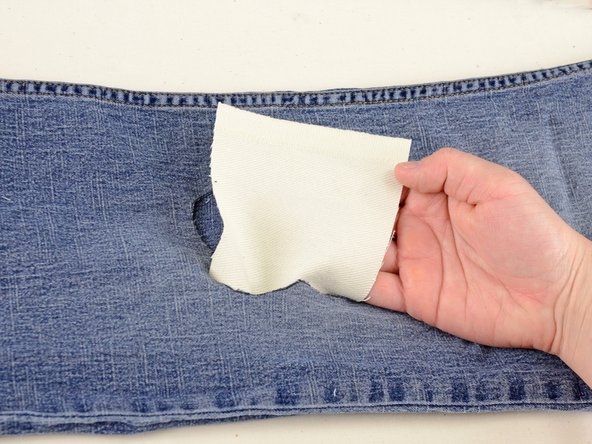 原産国：日本 材質：生地：綿 97％、生地：ポリウレタン 3％ 商品サイズ：6cm ×12cm ×0.06cm 内容量：1個入 種類：黒、ベージュ伸縮性のあるチノパンツ等のパンツ類の補修や補強に カギザキ、虫食い穴、こげ穴など衣類の補修に便利です。 水洗い・ドライクリーニングもOK