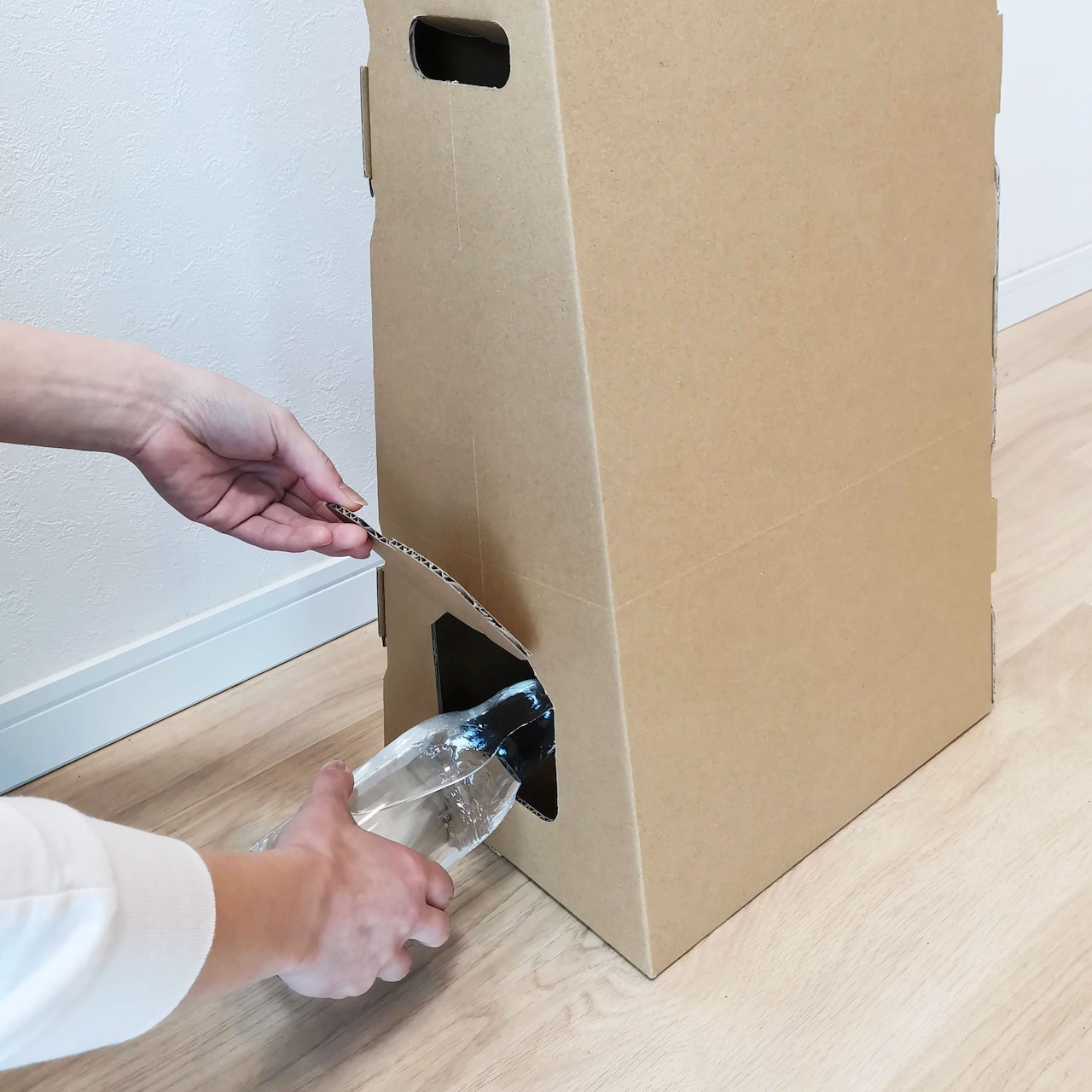 ダンボール看板」のアイデア 25 件ダンボール, 壁面 飾り, ポップディスプレイ