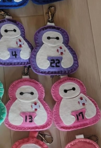 少し前にハニーレモンのケミバッグ作りました⚗️🧪 作ったのはザ・シリーズの中で作り変えた、うさぎがついてて飛び出るタイプ 3枚目ちなみにこのバッグ、危うくエントランスでNGが出るとこでした😱 突き出てる部分がかな ？ちょっと偉い人とかまで来てOKが出ました