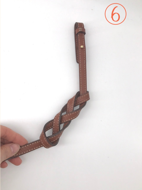 ショルダーバッグの紐が長い時！自分に合った長さで着用する方法4つREFINE