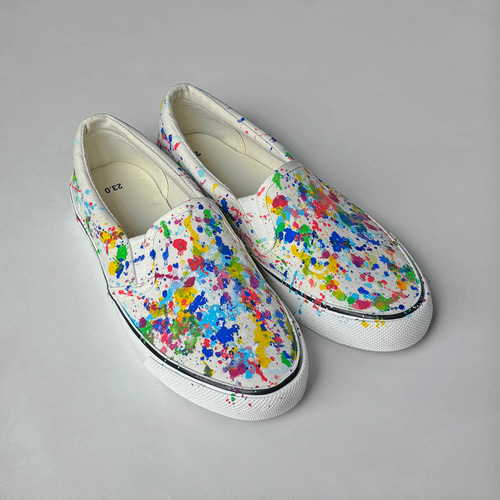 世界に一つのスニーカーが作れる❣️ スニーカーペイントカスタム👟 どこ探してもない🤦‍♀️ こんな可愛いスニーカー🥹💞 ✓好きなスニーカー✓好きな色 ✓好きなデザイン メンズ・レディース・キッズ 特別な1足に仕上がります❤️‍🔥 寿輝ペイントにお任せ下さい