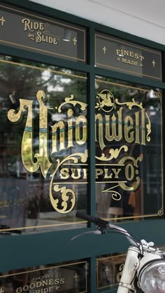 自立表札・自立看板│ブラックを基調としたシックで落ち着いた雰囲気の自立型銘板