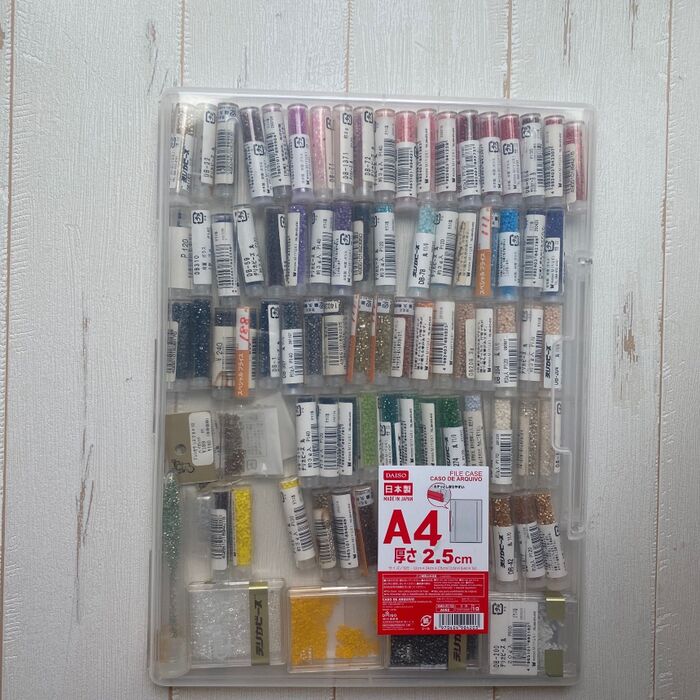 100均アイテムですっきり使いやすく！アイロンビーズの収納方法RASHIKU