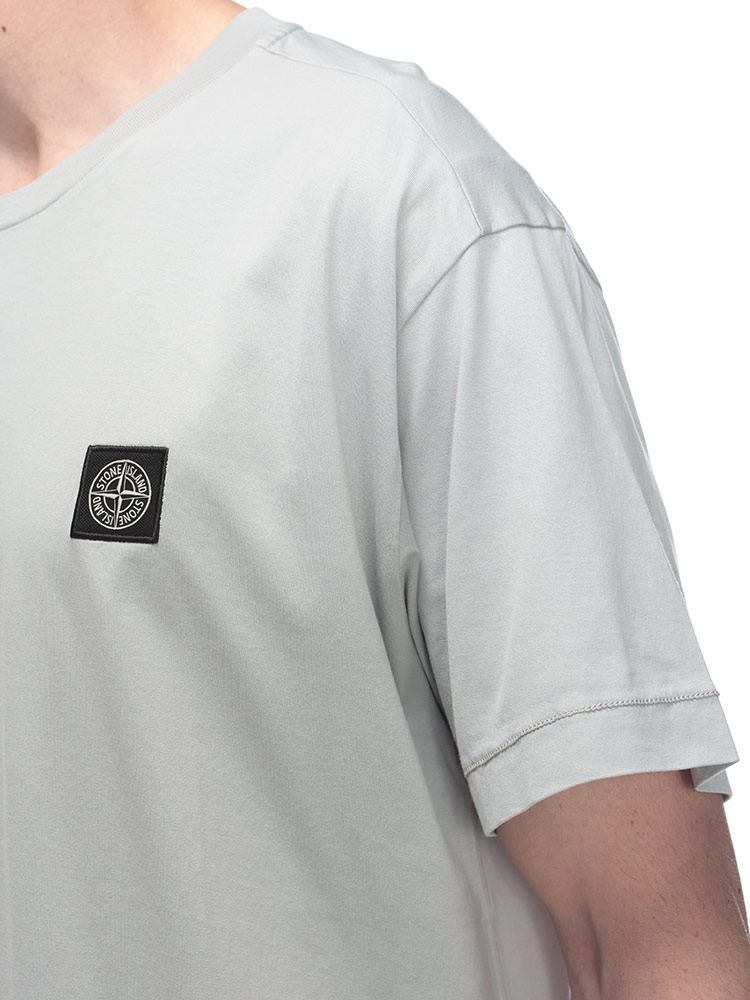 コンパスだ ロゴデザインは 円と矢印の方向のブレンドです ビジネスやブランドに適したミニマリズムとモダンなベクトルイラストデザイン ストックベクター©YAY_Images 622618336