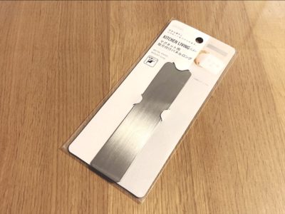 kurashino.ne ☜他の投稿も見てね ⬛︎セリア 貼って浮かせるマグネットキット JAN 4984831054363 4月くらいに見かけて、その後なかなか見つけられずあの時買えば良かった🥹と思ったアイテム✨届いた郵便物など玄関先でささっと処理出来るようにケシポンに使いたくて