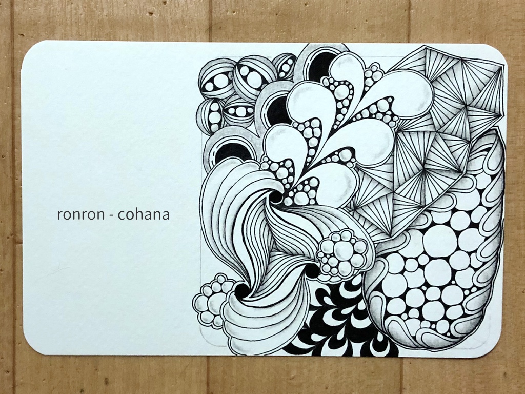 18色もダイソーで買えるのスゴイ😍 ダイソーのドットペン買えんんん～って思ってたら まさかの本家？！出してきたー ダイソーで見て買えるの嬉しい♪18色もあってスゴイ ドットペンだけのシングルタイプ✨ くすみカラー、蛍光色もあって、楽しすぎます💗 実用的にも使えて便利なペンでした😊セリアはペンもついていて、2本で110円とお得すぎる♪ 今、欠品中みたいなので見かけたらラッキーアイテムです🙌