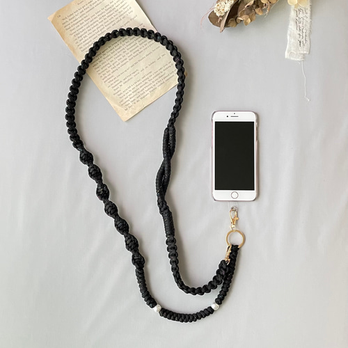 パラコードストラップのおすすめの作り方！スマホショルダー紐の編み方も 長さや材料 ランク王