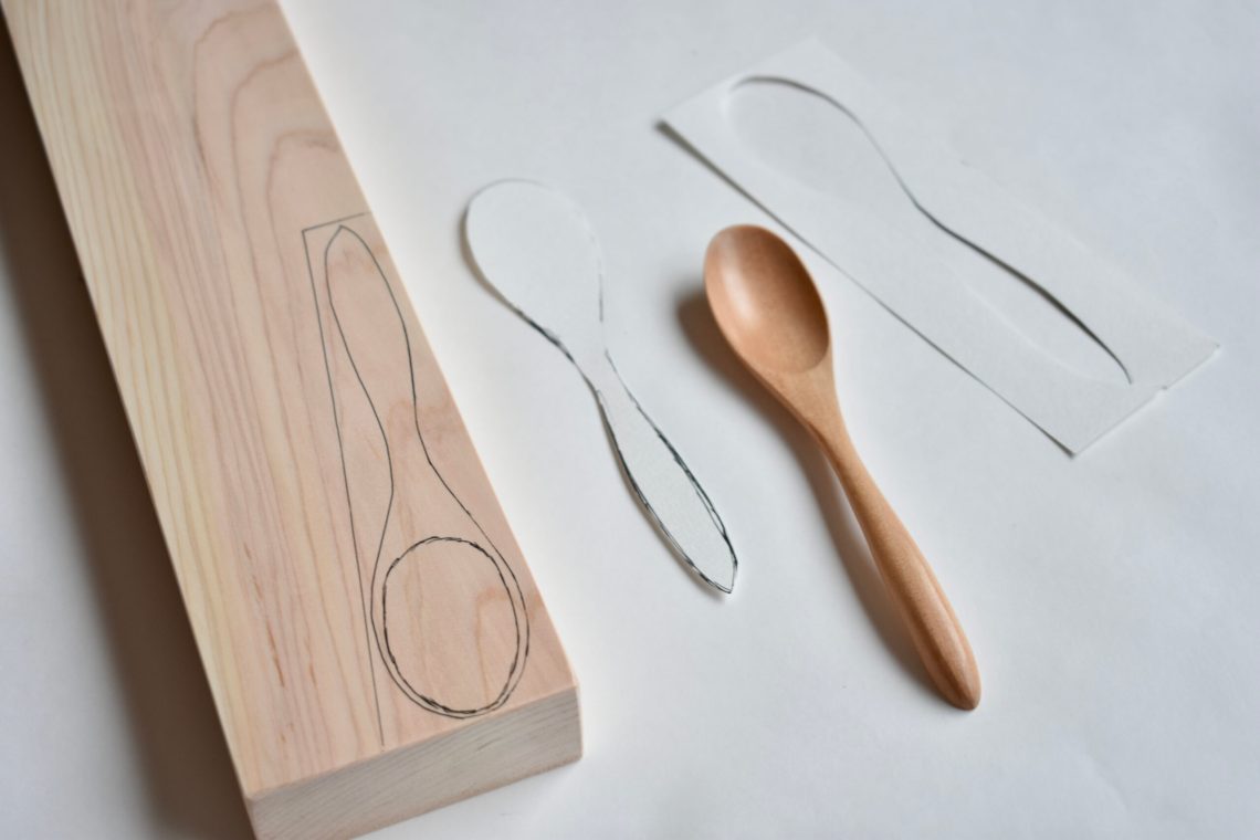 ブッシュクラフト入門 山で拾った木の枝からスプーンを作ってみた – キャンプクエスト