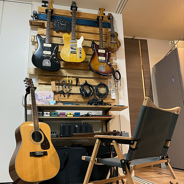 大切なギターを湿度から守り、絵画のように壁に飾れるディスプレイギターラック - 有限会社フレスコのプレスリリース