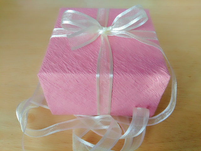 プレゼント用「箱ラッピングの方法」！正方形の箱ならスクエア包み♪NotePress