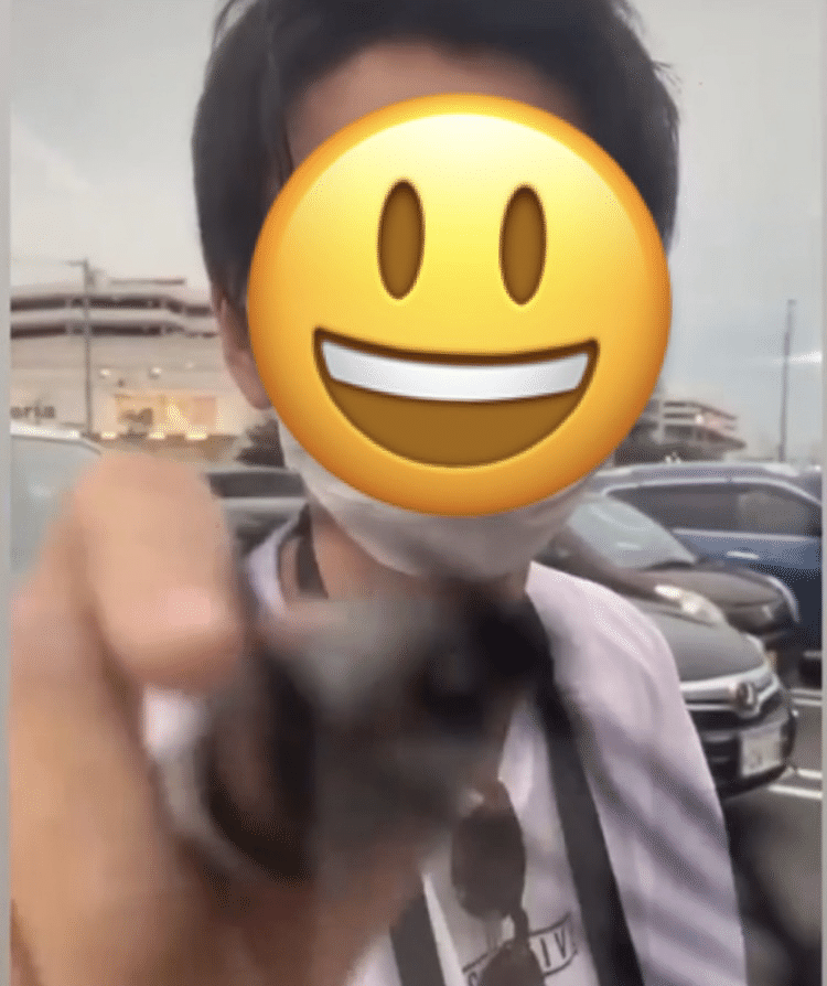 防犯カメラ作動中 オリジナル プレート看板 W450×H300 エコユニボード - スタンド看板通販のサインモール