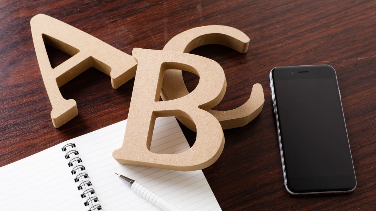 世界で愛される欧文フォントが加わりました！ 一挙に20フォントをご紹介します。 そして、世界の名言でフォントの サンプル文を掲載してみました。今回のアップデートに、皆さんの お気に入りフォントが入っていたら コメントで教えてくださいね♪ ————————— □ Canva