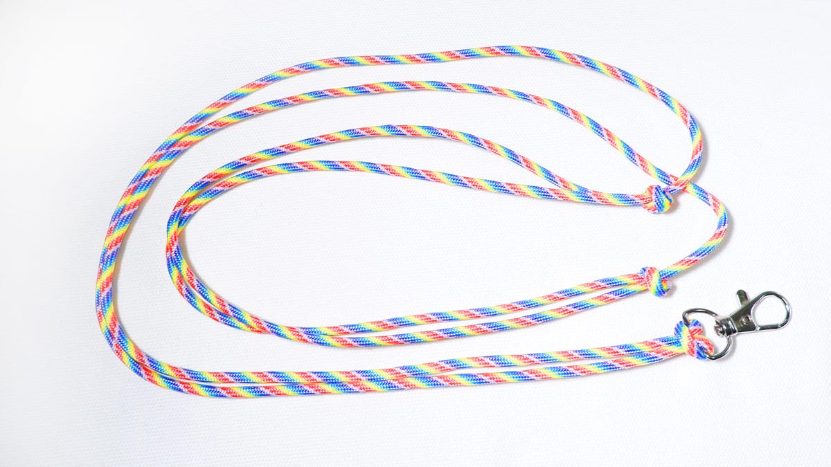 M's crop ~Ça sent bon~手作り教室大阪スマホショルダーストラップ✨✨✨ 娘からのオーダー水色をリクエスト🩵グレー🩶とホワイト🤍の3色で 夏っぽくて可愛くなりました😊スマホショルダーストラップスマホストラップ携帯ストラップハンドメイドパラコード