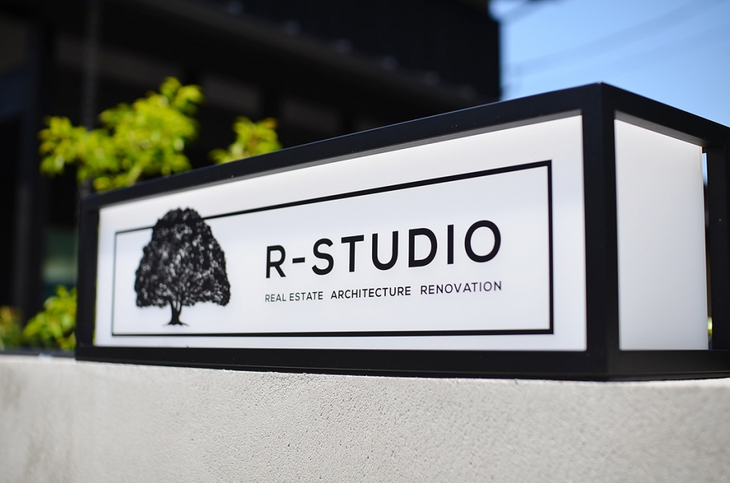 おしゃれな工務店のオフィスサインプラスアート株式会社大阪のオシャレな看板デザイン製作