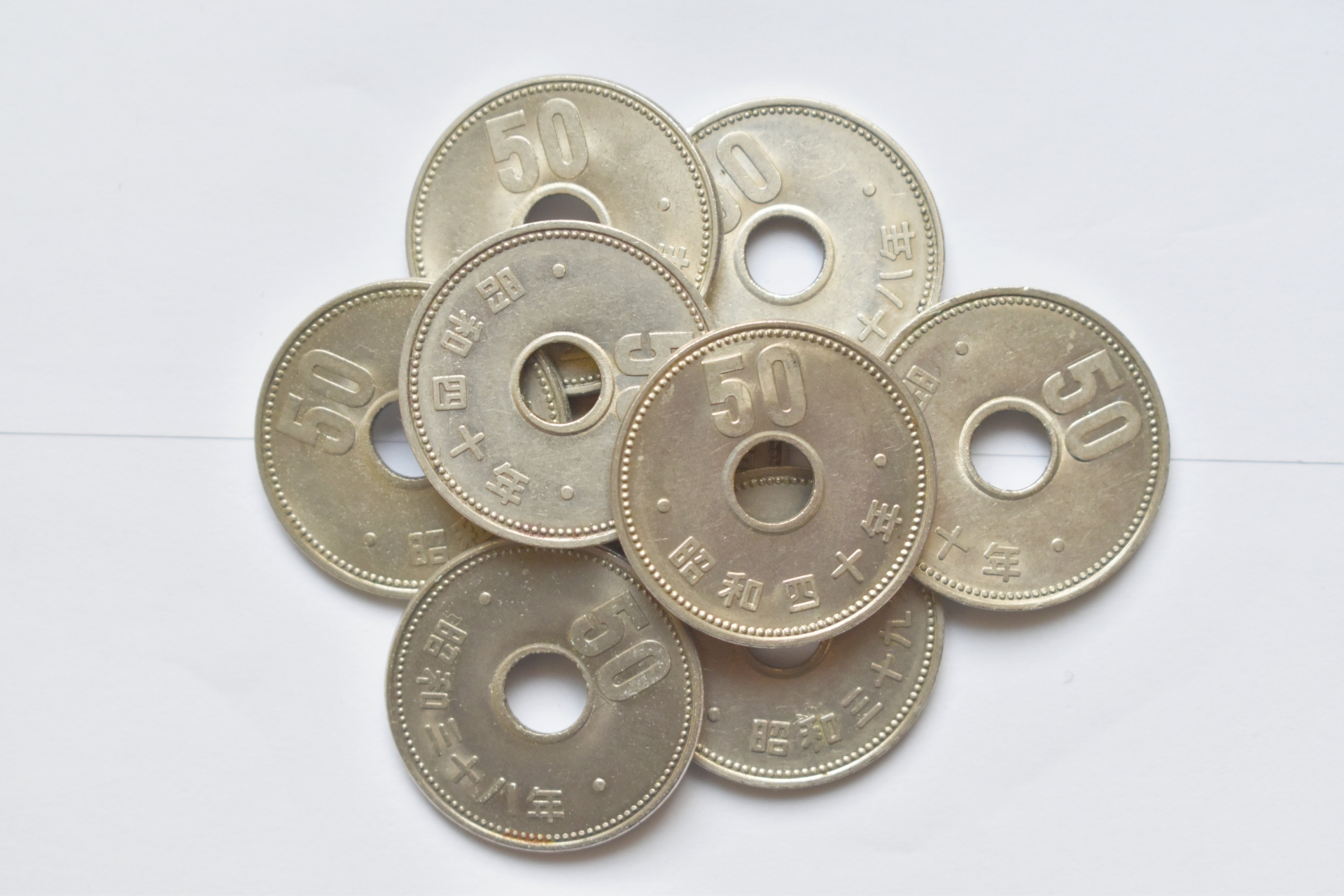 50円玉の価値のある年号一覧希少性のある硬貨の種類や高く売るコツも紹介買取大吉