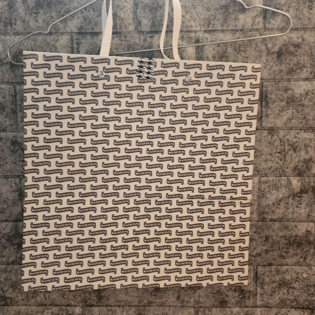 バレンシアガの新作ショッピングバッグ - まるで“紙袋”なレザートート - ファッションプレス