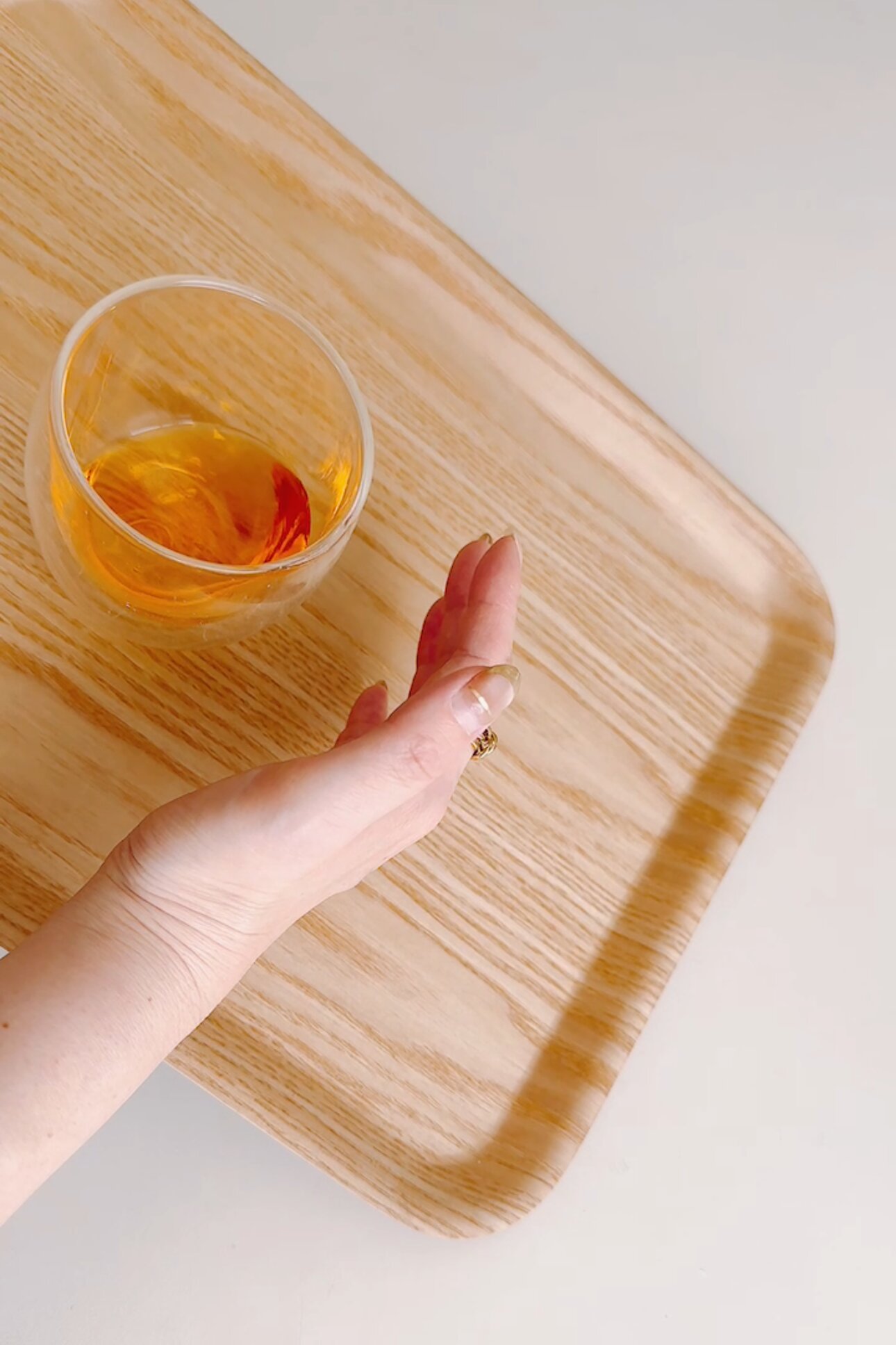 すべり止め 長角型トレー ケヤキ杢 黒 36cm 木製トレー 滑り止め付、２４