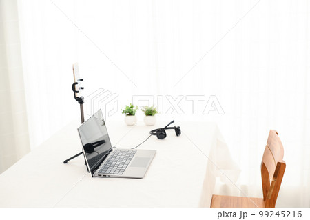 音声配信 11007073811 の写真・イラスト素材アマナイメージズ