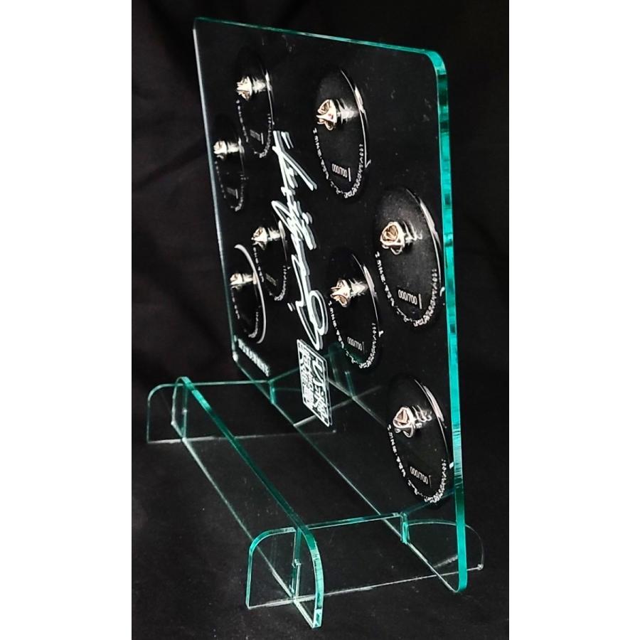 ダイソーの刺しゅう枠にバッジを並べて飾ったらおしゃれなディスプレイアイデアに「天才！」「真似したい」の声 1 2ねとらぼ