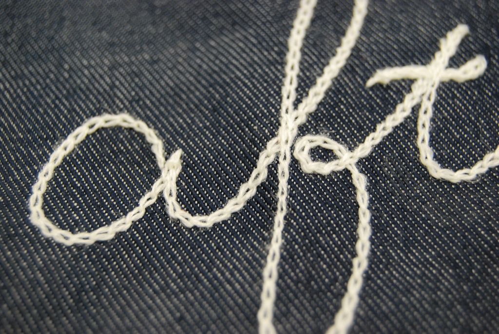 2587単針単糸チェーンステッチバスティングマシンビジネススーツ用自動工業用チェーンステッチミシン Alibaba.com