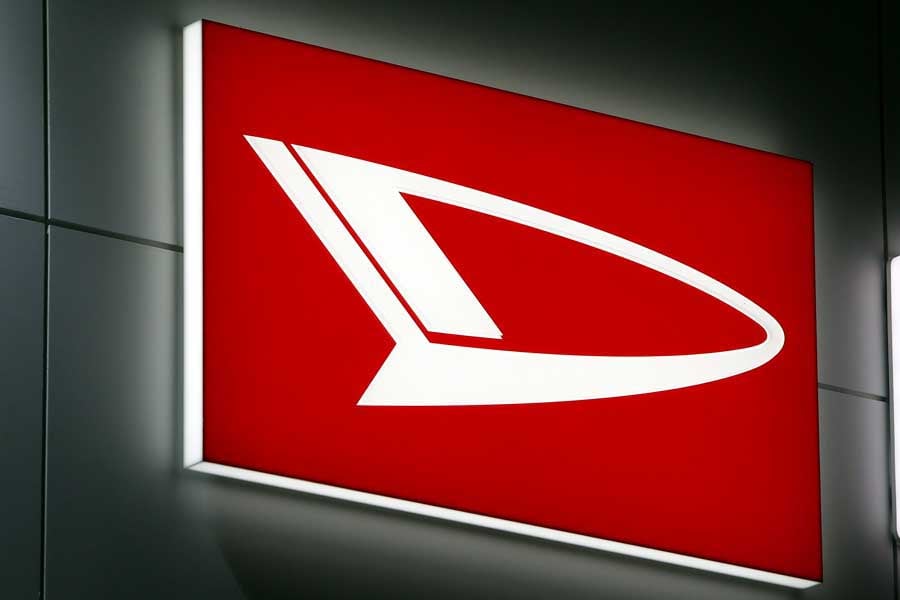 松印エンブレムフィルム ダイハツ メーカーエンブレム用カラー：クリアブラックサイズ：縦110mmｘ横160mmDF2