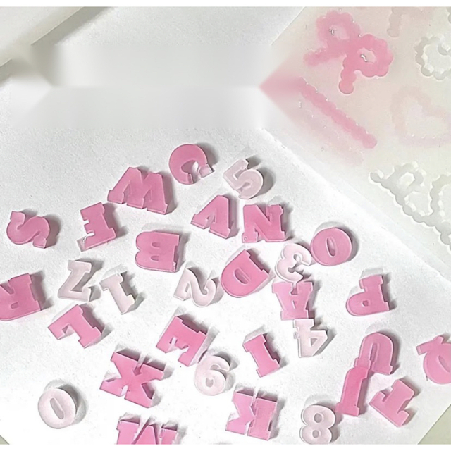 Amazon.co.jp: Ever gardenおしゃれ な字体の 穴あき タイプアルファベット シリコンモールド レジン uvレジンシリコン モールド アロマストーン 石膏 石鹸 キャンドル 樹脂 粘土 型 英字 イニシャル 小さい 数字 ハート イルカ ネコ 肉球 パズル 雲Ever garden :