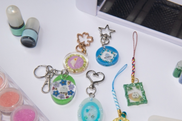 レジンのキーホルダーの簡単な作り方！プレゼントにもオススメです♪PBアカデミ