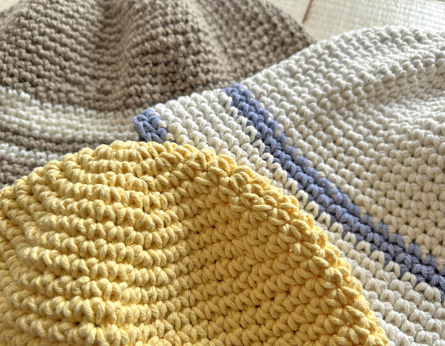 母から習ったこの紐の編み方の名前を教えて下さい。お気楽彩々 あみもの研究所