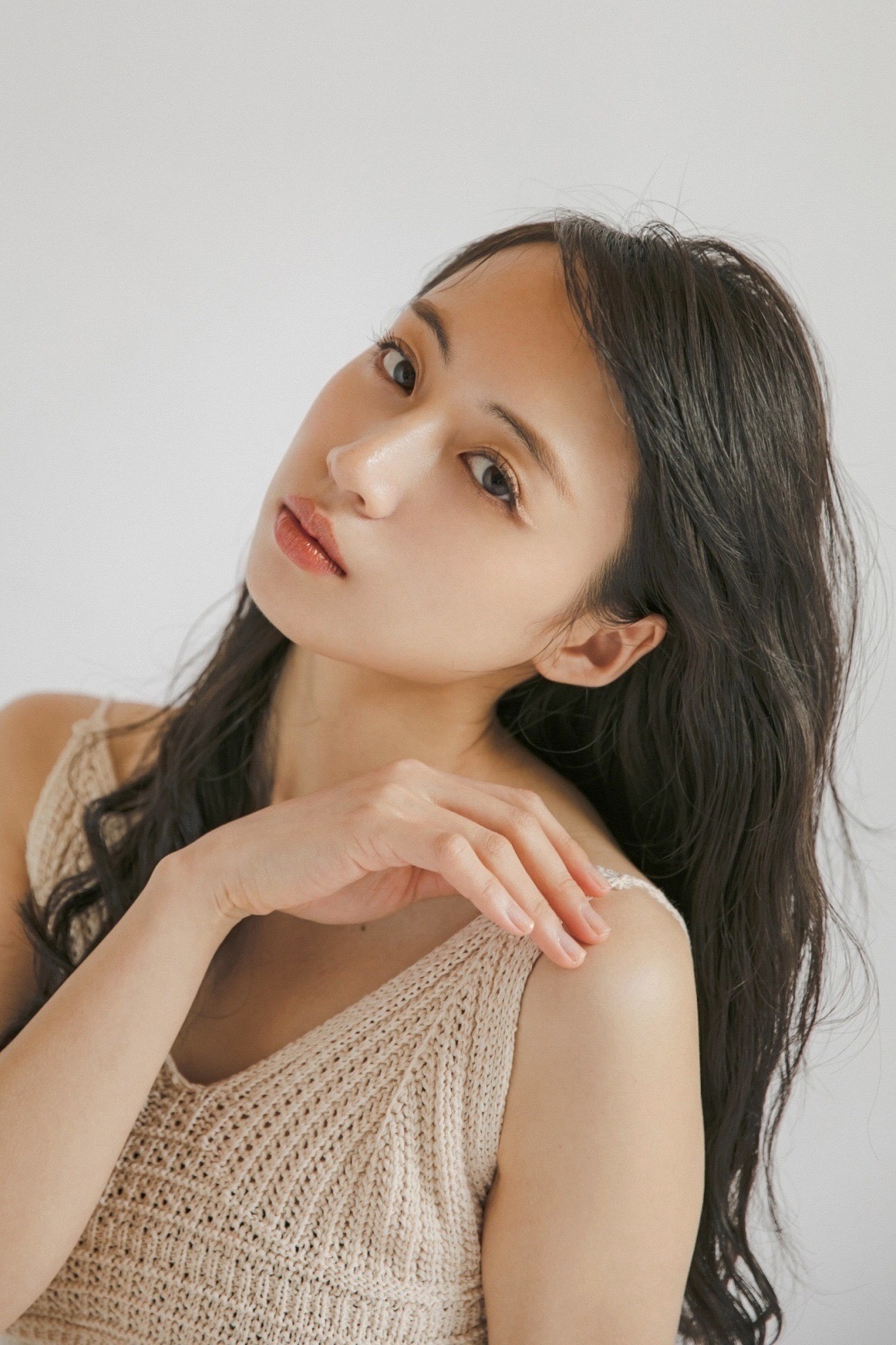 人気グラビアアイドル・女優の小倉優香さん、美ボディの秘密を探る！【小倉優香のお風呂の入り方】 | マキアオンライン(MAQUIA