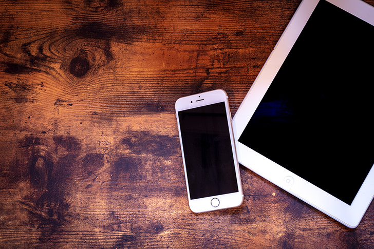 白いタブレット端末のイラスト無料のフリー素材 イラストエイト