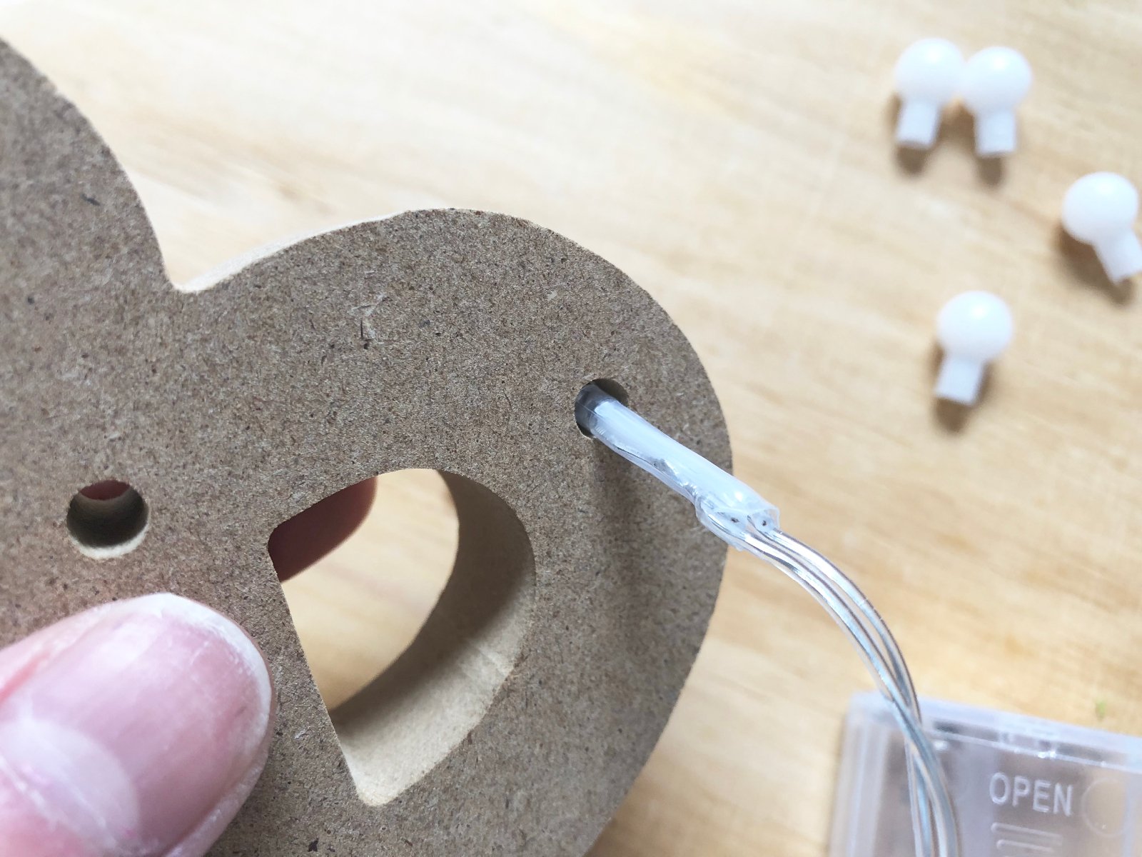 オシャレな花嫁さまの間で話題の「マーキーライト」をDIYしよう♡ピア花－PIAHANA－