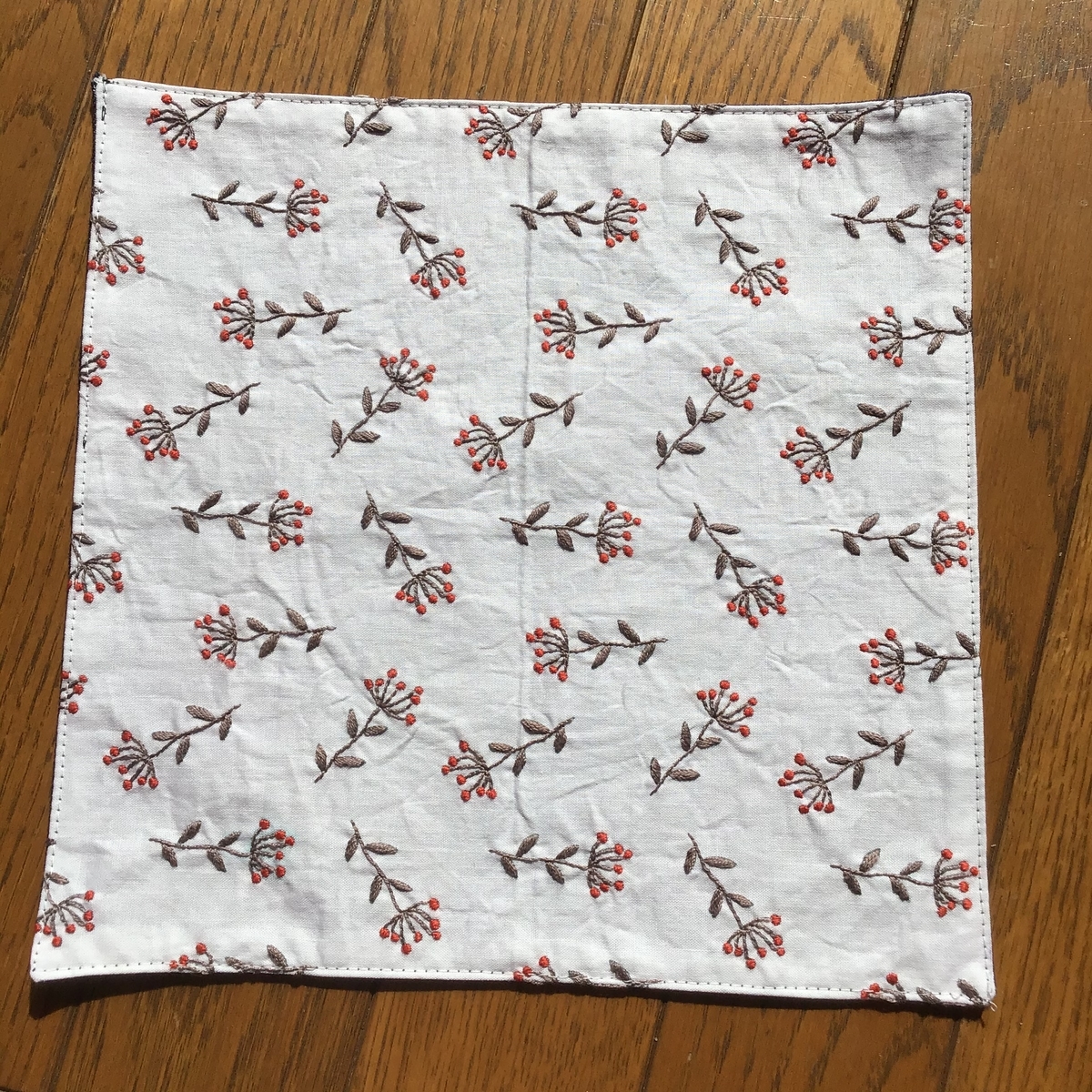 セリアで購入した刺しゅう図案クロス - ハンドメイドとちいさな暮らし