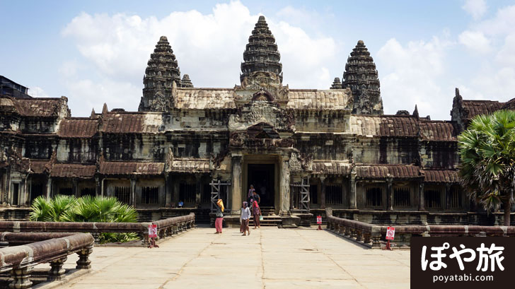 カンボジアの国旗の変遷と、どのカンボジアの国旗が好きで嫌い？ : r vexillology