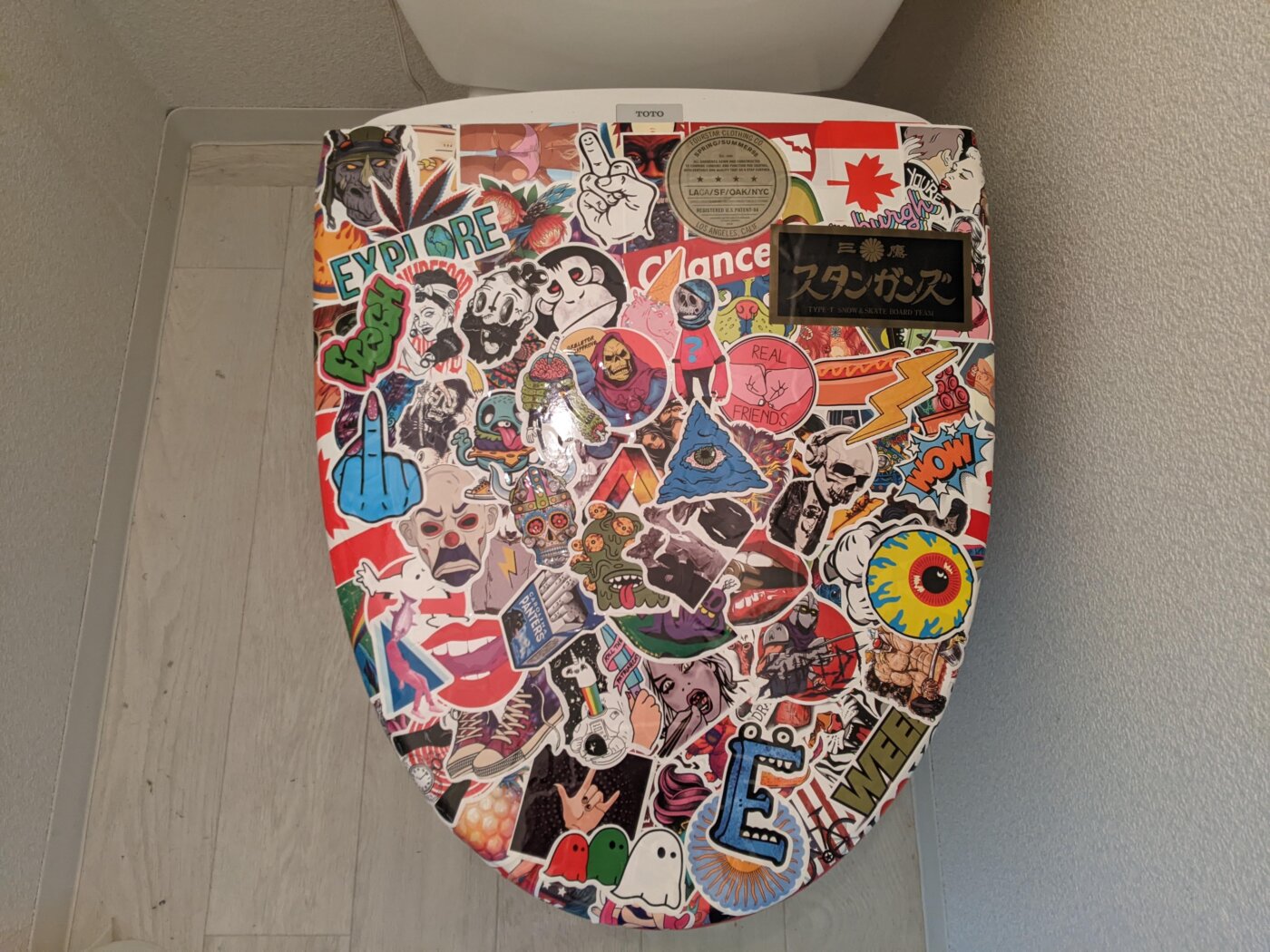 54 件の「ステッカーボム」のアイデアを今すぐ保存バイク ペイント、背景 デザイン、バイクのカスタムヘルメット など