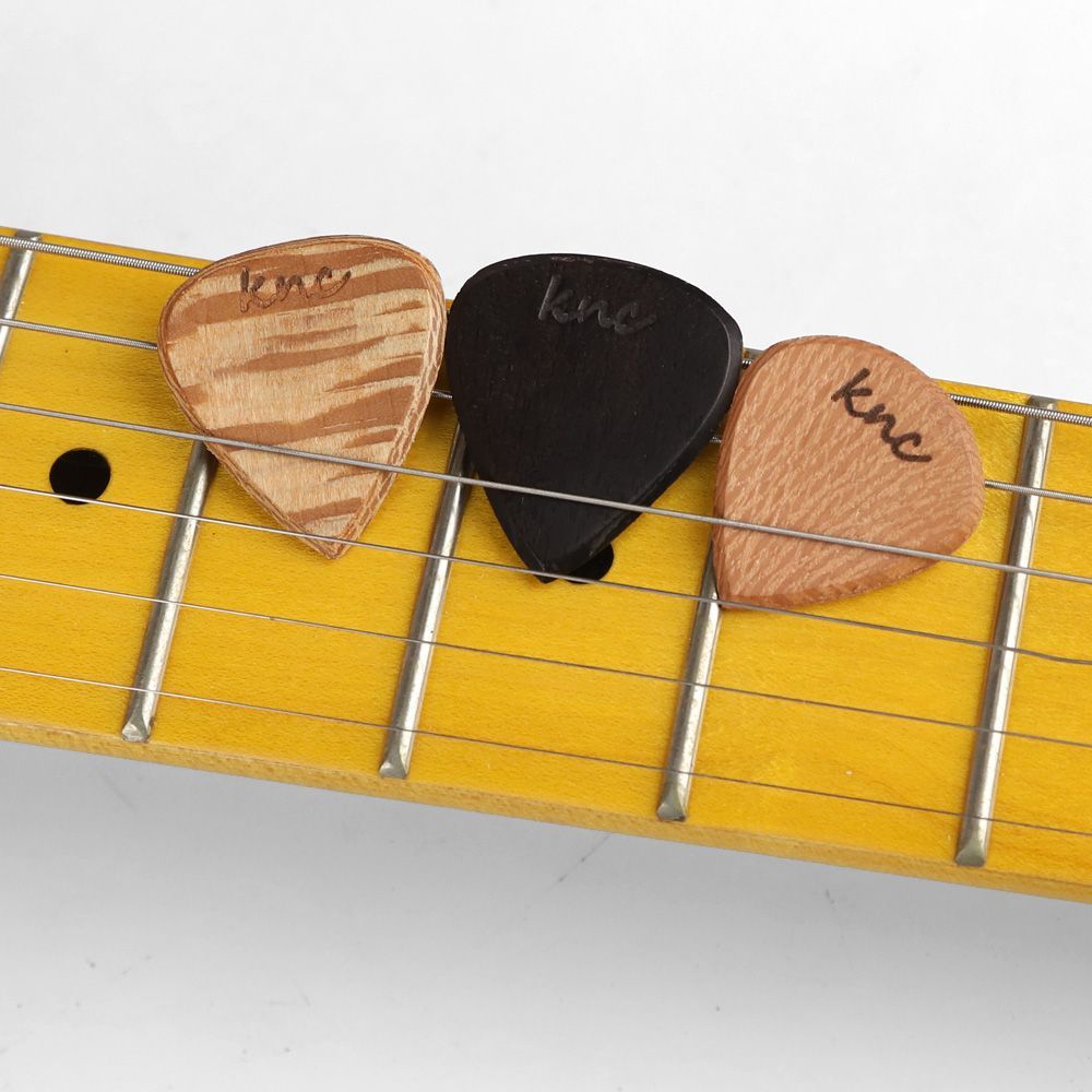 4x ギターピック天然骨ピック丈夫な手作りギターアクセサリーベースピックエレキギターフィンガーピックエレキギターアクセサリー用 : STKショップ -通販 - Yahoo!ショッピング