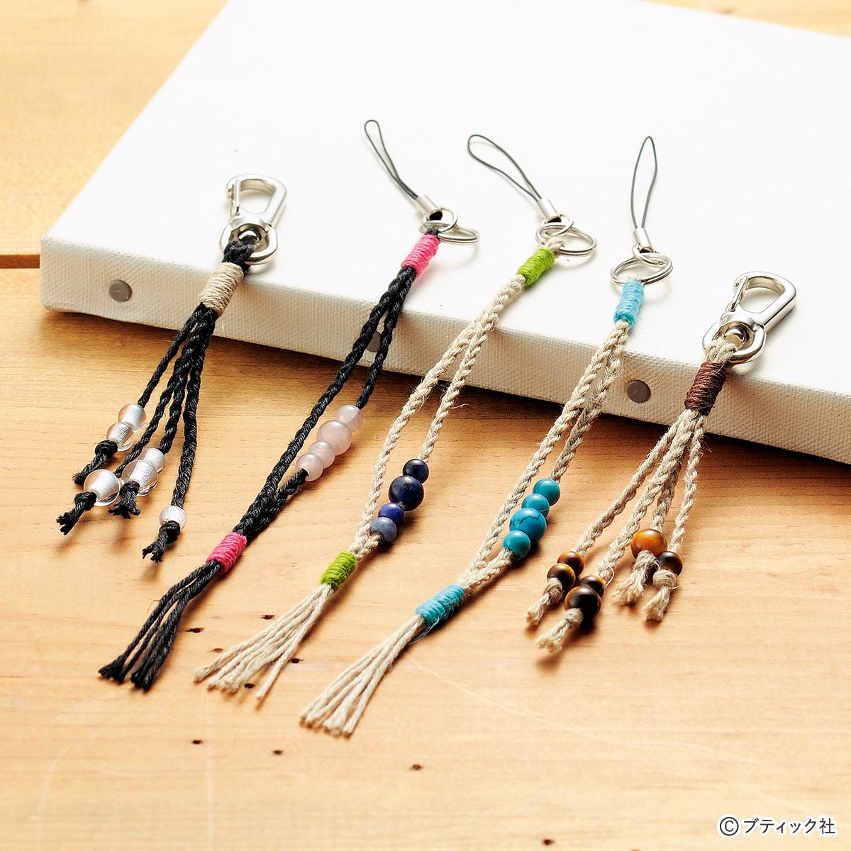 セリア バッグチャームについている「パラコードキーホルダー」を作ってみましたLEE