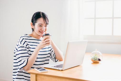 キラキラアンティーク机 配信素材 フリー素材 アンティーク風 机 - かぴ素材屋 - BOOTH