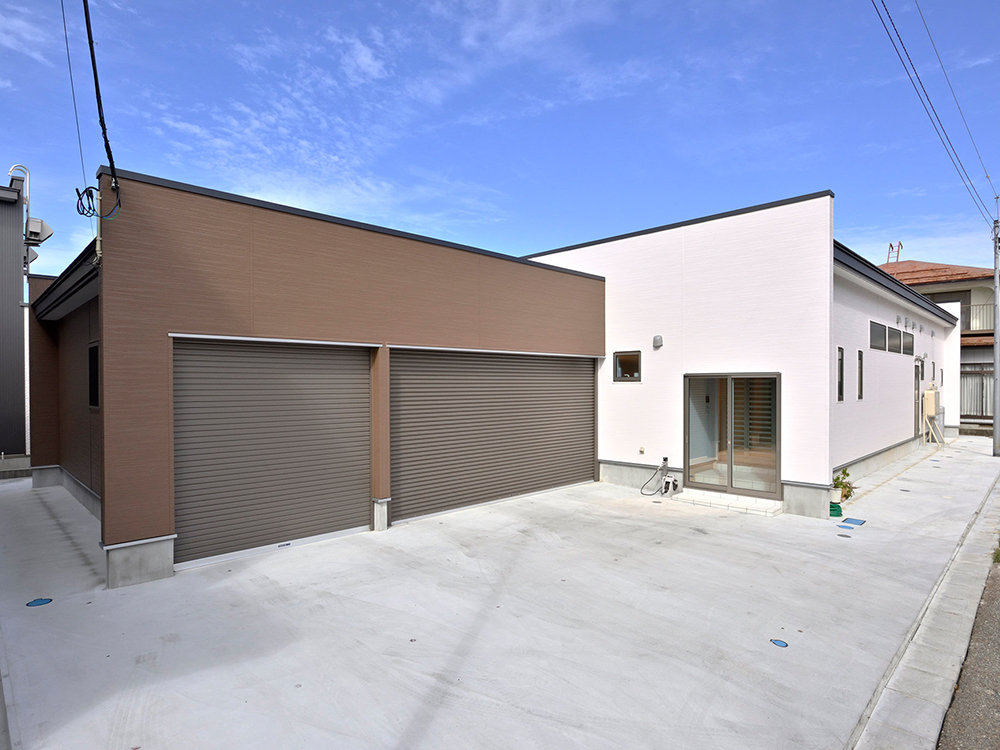 壁 天井 外壁リフォーム アイジーサイディング ダークブルー NPシャドーライン などのインテリア実例 - 2022-08-07 14:37:23RoomClip ルームクリップ