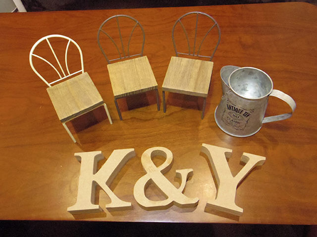 ㅤ ＼ ダイソーのアルファベットオブジェㅤ ㅤ 温かみのある木製で出来た、お洒落なインテリアです☺️ㅤ ㅤ 最近では結婚式のウェルカムスペースで見たことがある方も多いのではないでしょうか？？ㅤㅤ アルファベット1文字ずつ販売しているので用途によってなんでも