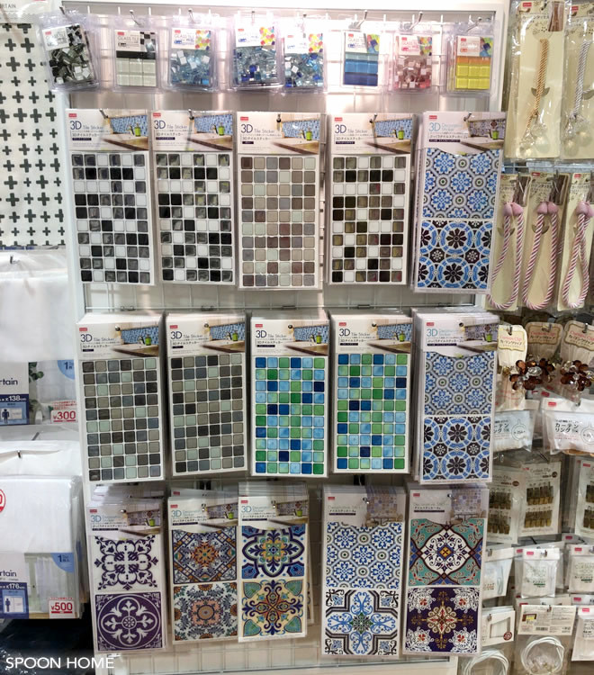 カラーボックスにダイソーのガラスタイルを貼るFavorite maison 狭い1Kをナチュラルに